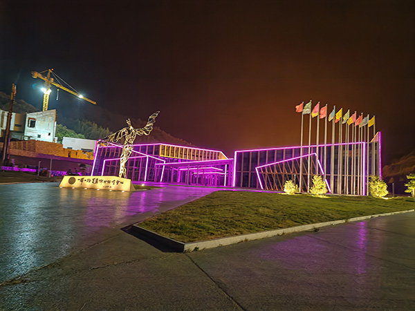 城市亮化是现代城市建设的重要组成部分,它不仅可以美化城市的夜景,还能提升城市的整体形象。随着科技的不断进步,城市亮化也得到了更多的关注和创新。本文将介绍一些关于城市亮化的创意和技术,帮助读者了解城市亮化的重要性以及如何进行肃州城市亮化的规划和实施。 城市亮化是现代城市建设的重要组成部分,它不仅可以美化城市的夜景,还能提升城市的整体形象。随着科技的不断进步,城市亮化也得到了更多的关注和创新。本文将介绍一些关于城市亮化的创意和技术,帮助读者了解肃州城市亮化的重要性以及如何进行肃州城市亮化的规划和实施。